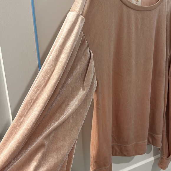 Rose gold velvet sweater - Picture 2 of 2